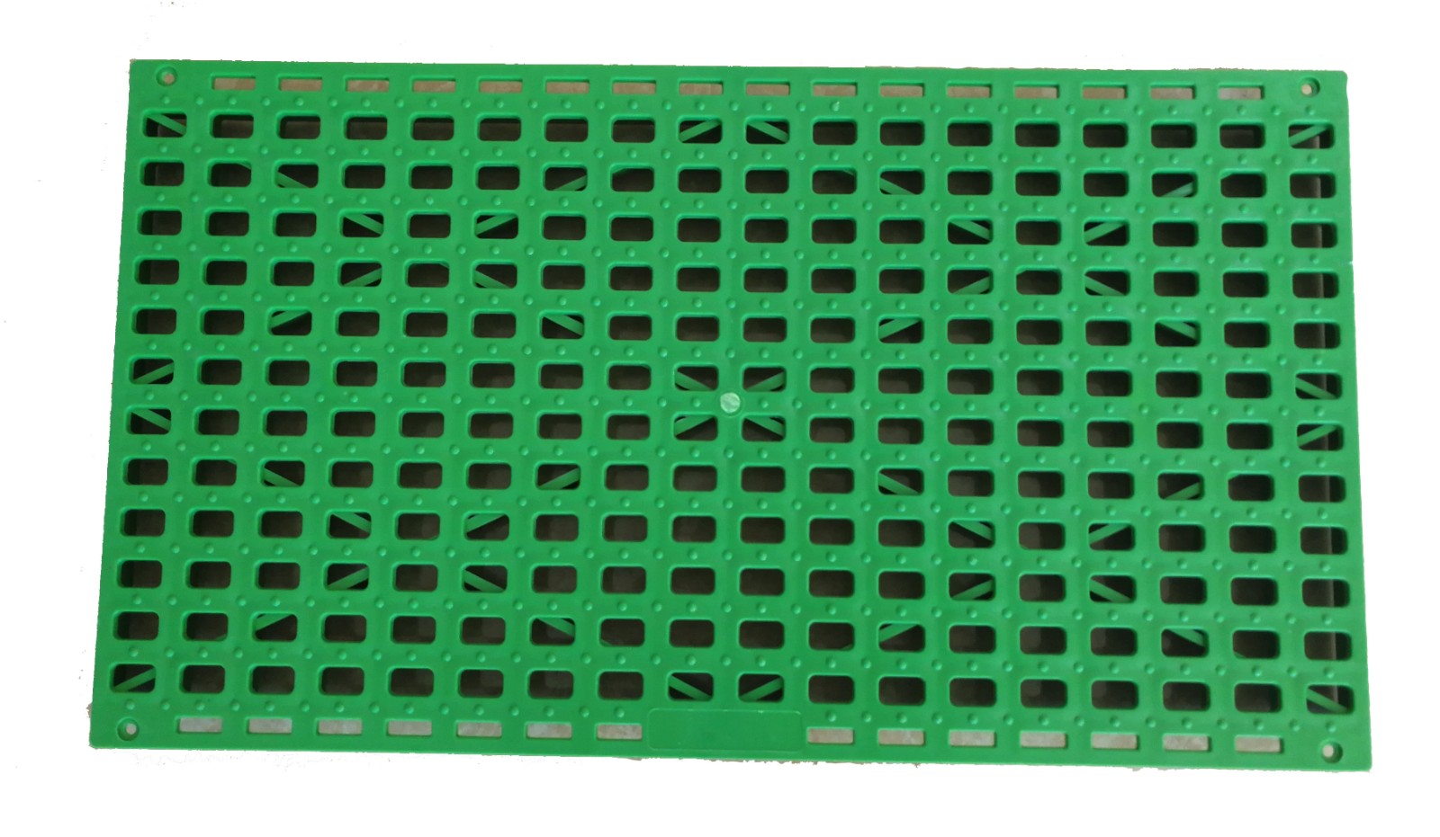 HDPE绿色网格盖板安全性能高，具有阻燃绝缘、低碳环保、强度高、耐腐蚀、防滑耐用等特点。在安装和使用的过程中，不会因为碰撞而产生电火花，比较适合在易燃易爆的环境中使用，耐高温性能良好。此外，HDPE绿色网格盖板还具有防滑层面，可以更好的防止滑倒，减少事故的发生。